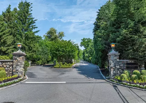 10 Wildwood Dr, Great Neck, NY 11024