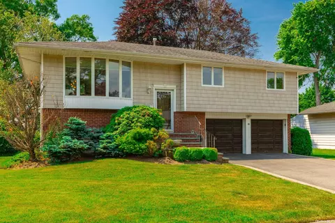 112 Albany St, Deer Park, NY 11729