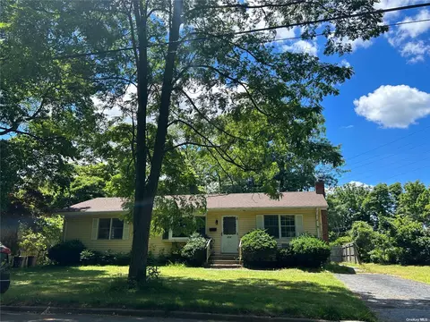 298 Jefferson Ave, Saint James, NY 11780
