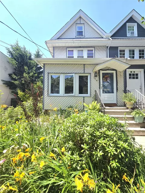 105-42 88th St, Ozone Park, NY 11417