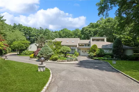 18 Serein Ct, Muttontown, NY 11791