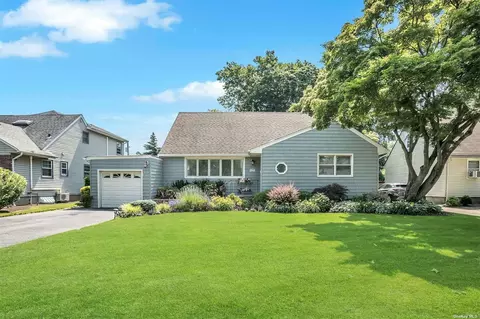 177 Hungry Harbor Rd, Valley Stream, NY 11581