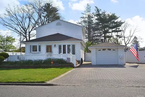 43 Adams Ave, Brentwood, NY 11717