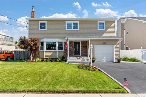 243 N Albany Ave, Massapequa, NY 11758