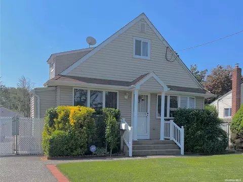 806 Nebraska Ave, Bay Shore, NY 11706