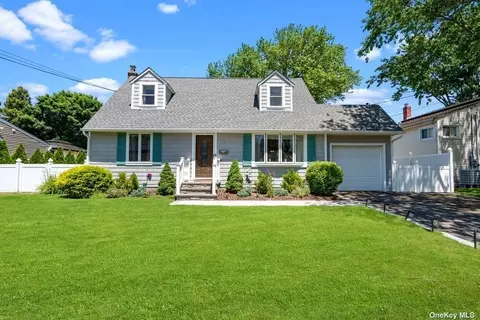 103 Radcliffe Ave, Farmingdale, NY 11735