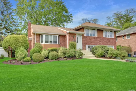 2561 Iris Ln, Bellmore, NY 11710