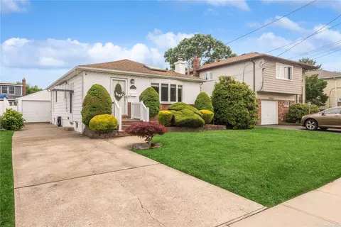 252 N Chestnut St, Massapequa, NY 11758