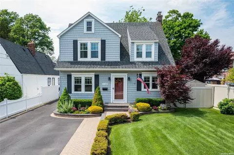 112 Kirkwood Ave, Merrick, NY 11566