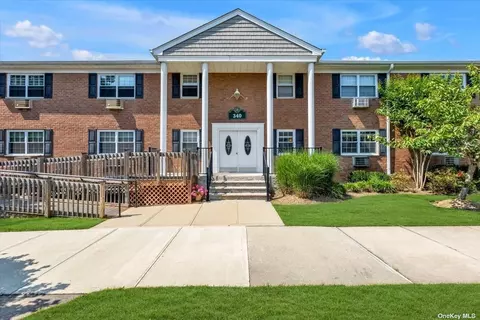 340 Lakeland Ave #10A, Sayville, NY 11782