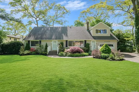 543 Ackerson Blvd, Brightwaters, NY 11718