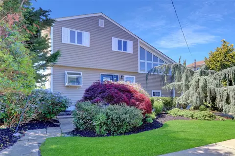 91 Ann Dr S, Freeport, NY 11520
