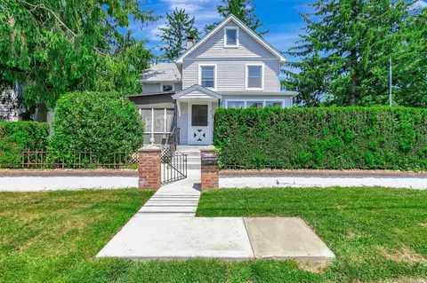 41 Stone Ave, North Babylon, NY 11703