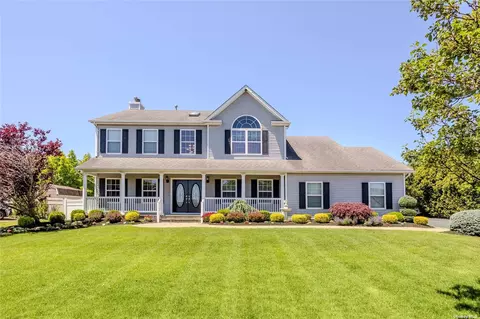 17 Island Trl, Mount Sinai, NY 11766