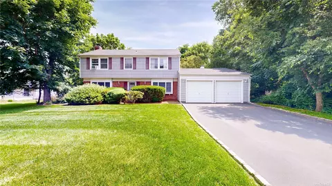 44 Hargrove Dr, Stony Brook, NY 11790