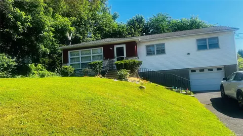 2 Sunny Ln, Monroe, NY 10950