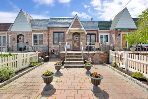 63-62 77th Pl, Middle Village, NY 11379