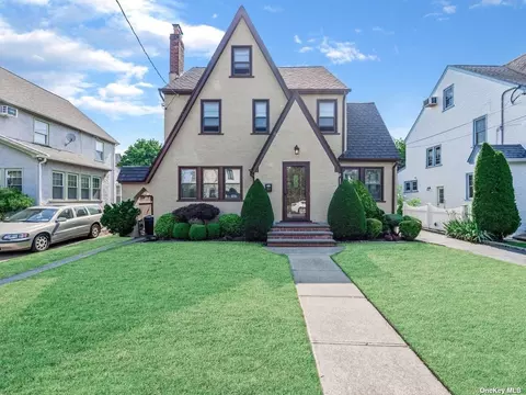 86 Marlborough Rd, West Hempstead, NY 11552