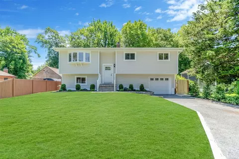 58 Helen Ave, Smithtown, NY 11787