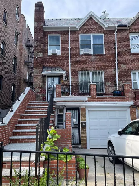56-11 43rd Ave, Woodside, NY 11377