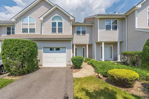 2804 Bayberry Path #2804, Riverhead, NY 11901