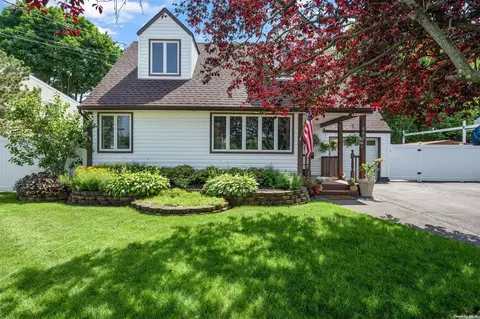 663 Saint George Ave, North Babylon, NY 11703