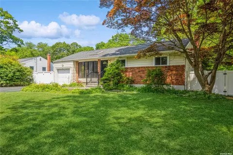 89 Tamarack St, East Northport, NY 11731