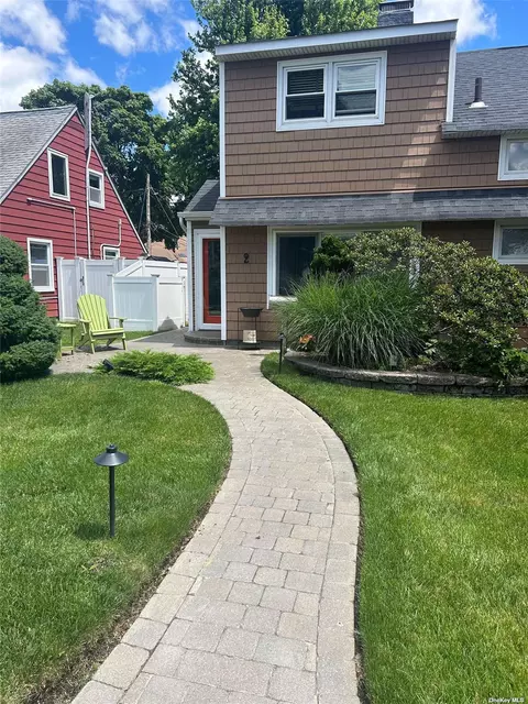 2 Plover Ln, Levittown, NY 11756