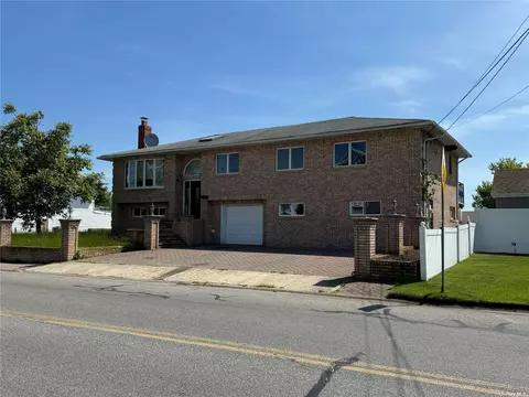 786 S Wellwood Ave, Lindenhurst, NY 11757