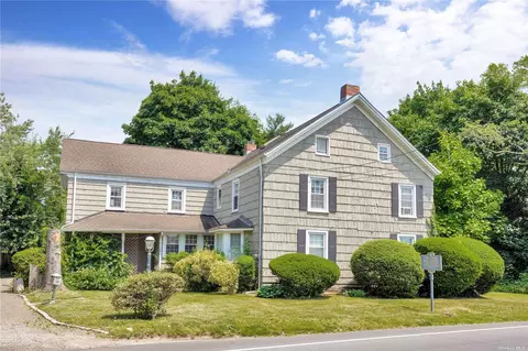 33 Merritts Rd, Farmingdale, NY 11735