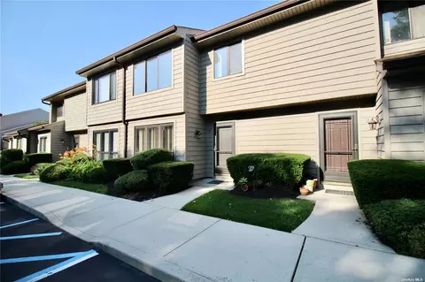 3 Stanford Ct #3, Wantagh, NY 11793