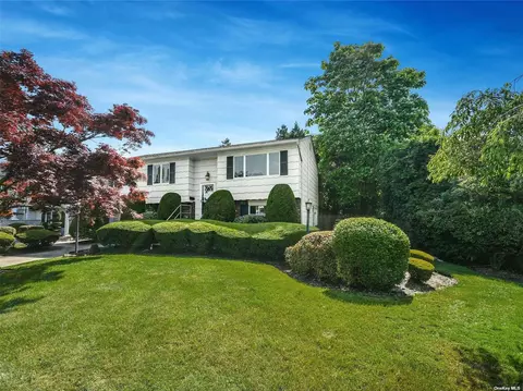 435 Nevada St, Lindenhurst, NY 11757