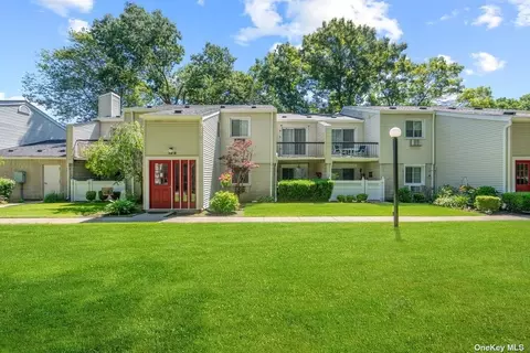 32 Richmond Blvd #4B, Ronkonkoma, NY 11779