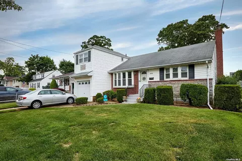 3539 Woodward Ave, Seaford, NY 11783