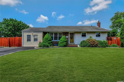 1526 Potter Blvd, Bay Shore, NY 11706