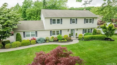 56 Long Meadow Pl, South Setauket, NY 11720