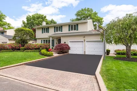17 Lamarr Ave, Melville, NY 11747
