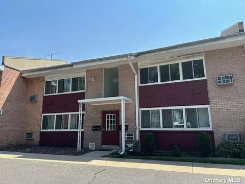 400 Fulton St #6D, Farmingdale, NY 11735