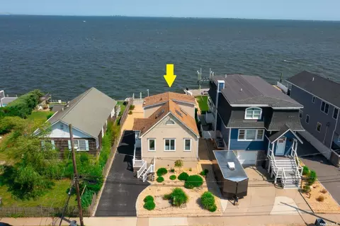 11 E Shore Dr, Babylon, NY 11702