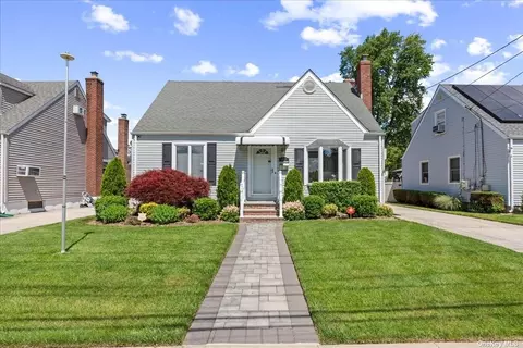 117 6th St, New Hyde Park, NY 11040