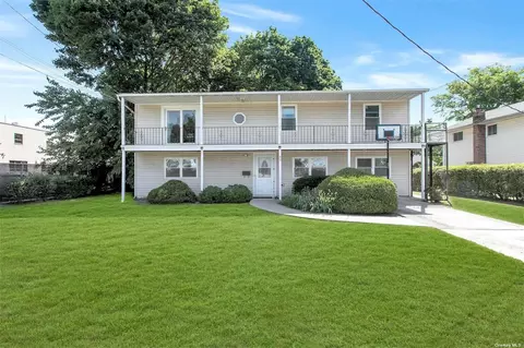 81 E 2nd St, Deer Park, NY 11729