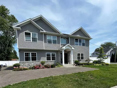 54 Lee Ave, Hicksville, NY 11801