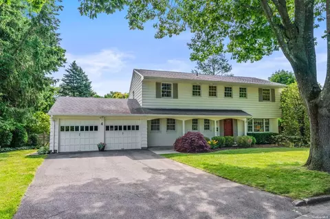 4 Nancy Ct, Huntington, NY 11743