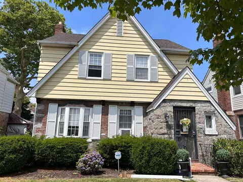 24-36 169th St, Whitestone, NY 11357