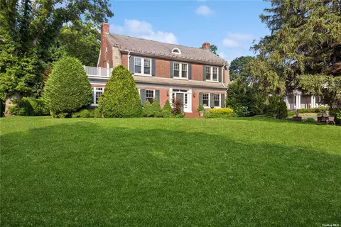 55 Crescent Rd, Port Washington, NY 11050
