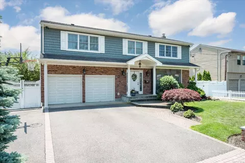 125 Louis St, Massapequa, NY 11758