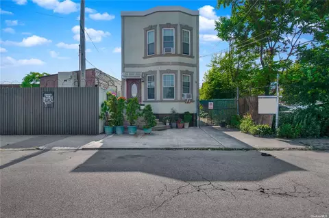 62-12 60th Ln, Maspeth, NY 11378