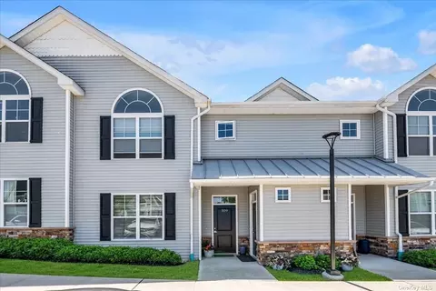 509 Breton Way #509, Glen Cove, NY 11542