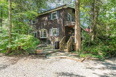32 Rose Ct, Northport, NY 11768