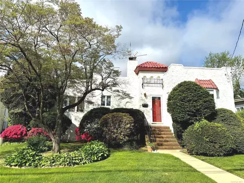 90 Lincoln Blvd, Merrick, NY 11566